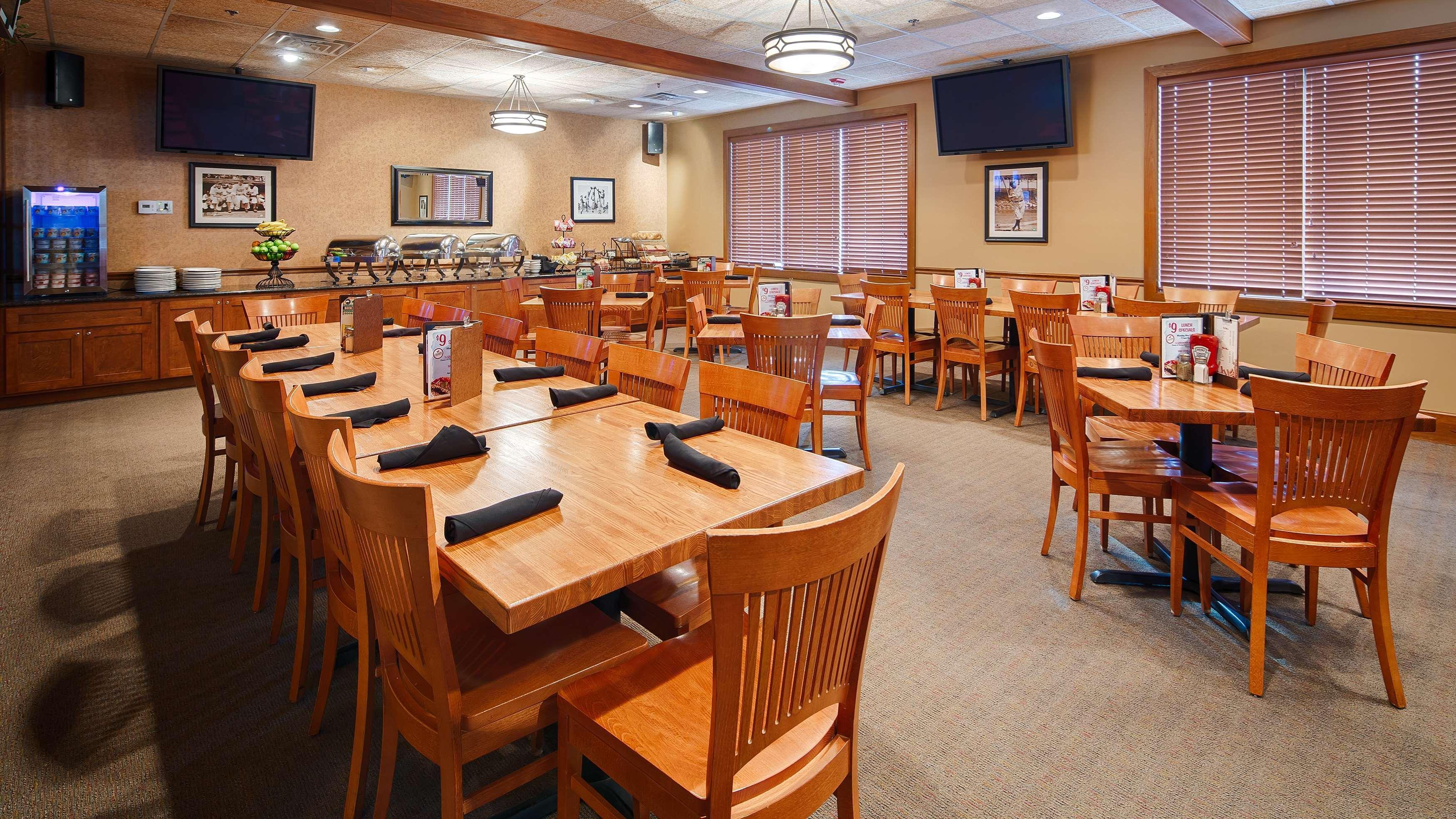 Best Western Plus Dubuque Hotel And Conference Center Экстерьер фото