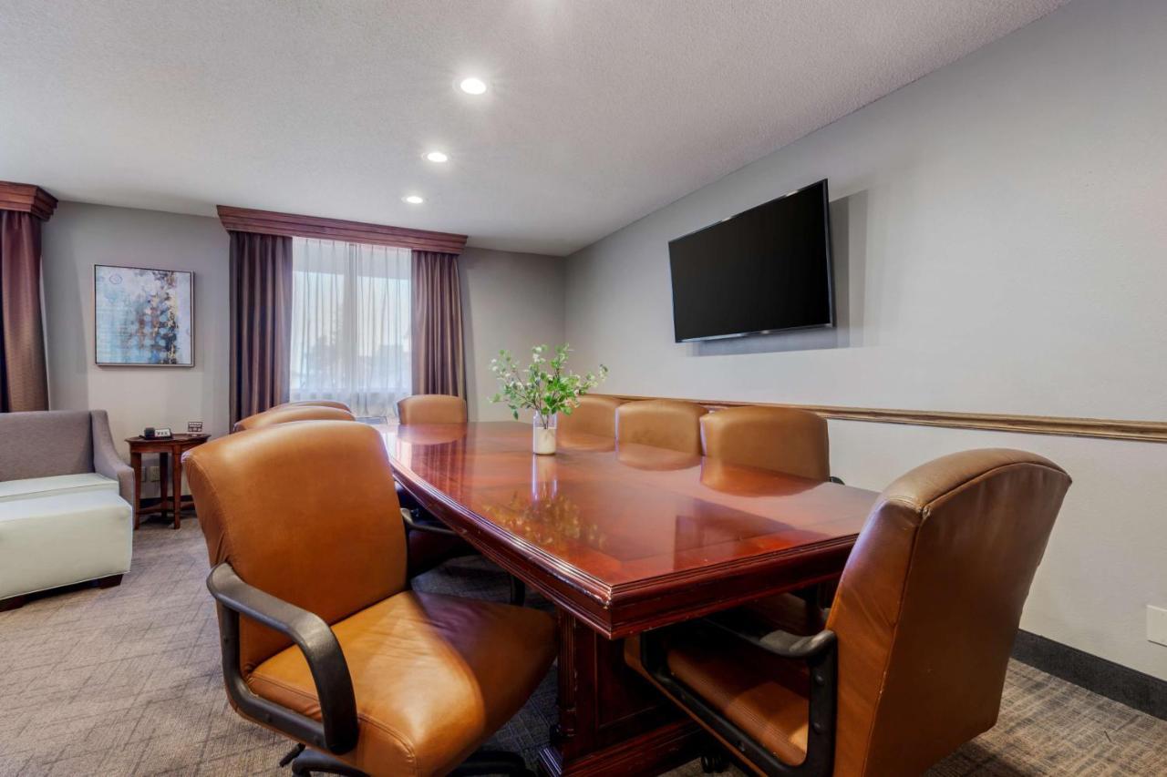 Best Western Plus Dubuque Hotel And Conference Center Экстерьер фото