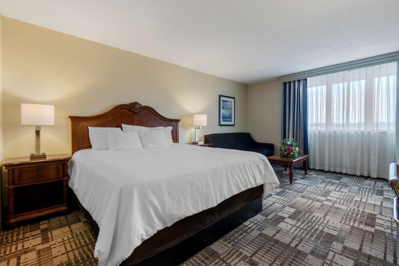 Best Western Plus Dubuque Hotel And Conference Center Экстерьер фото