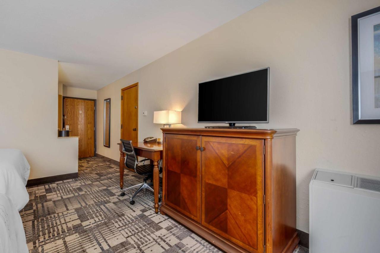 Best Western Plus Dubuque Hotel And Conference Center Экстерьер фото