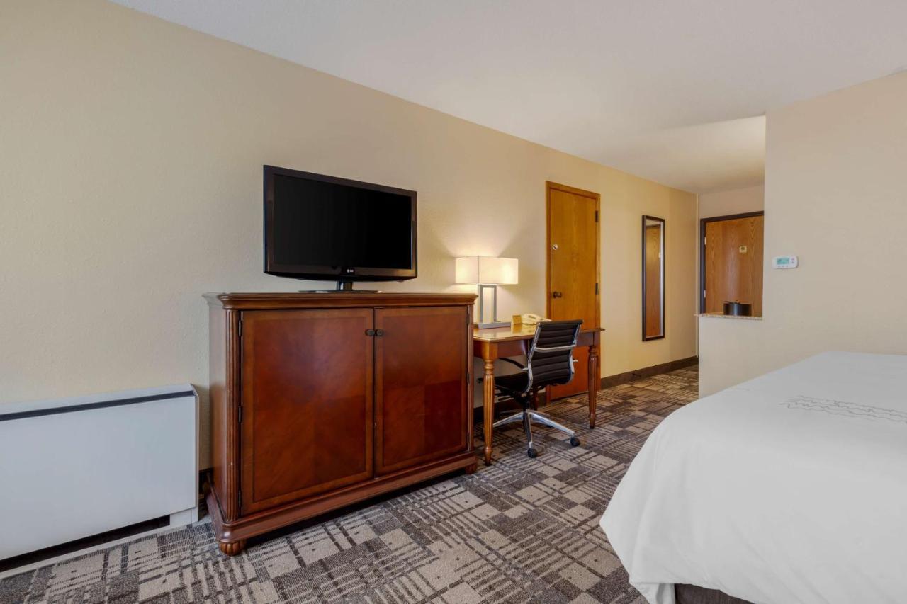 Best Western Plus Dubuque Hotel And Conference Center Экстерьер фото