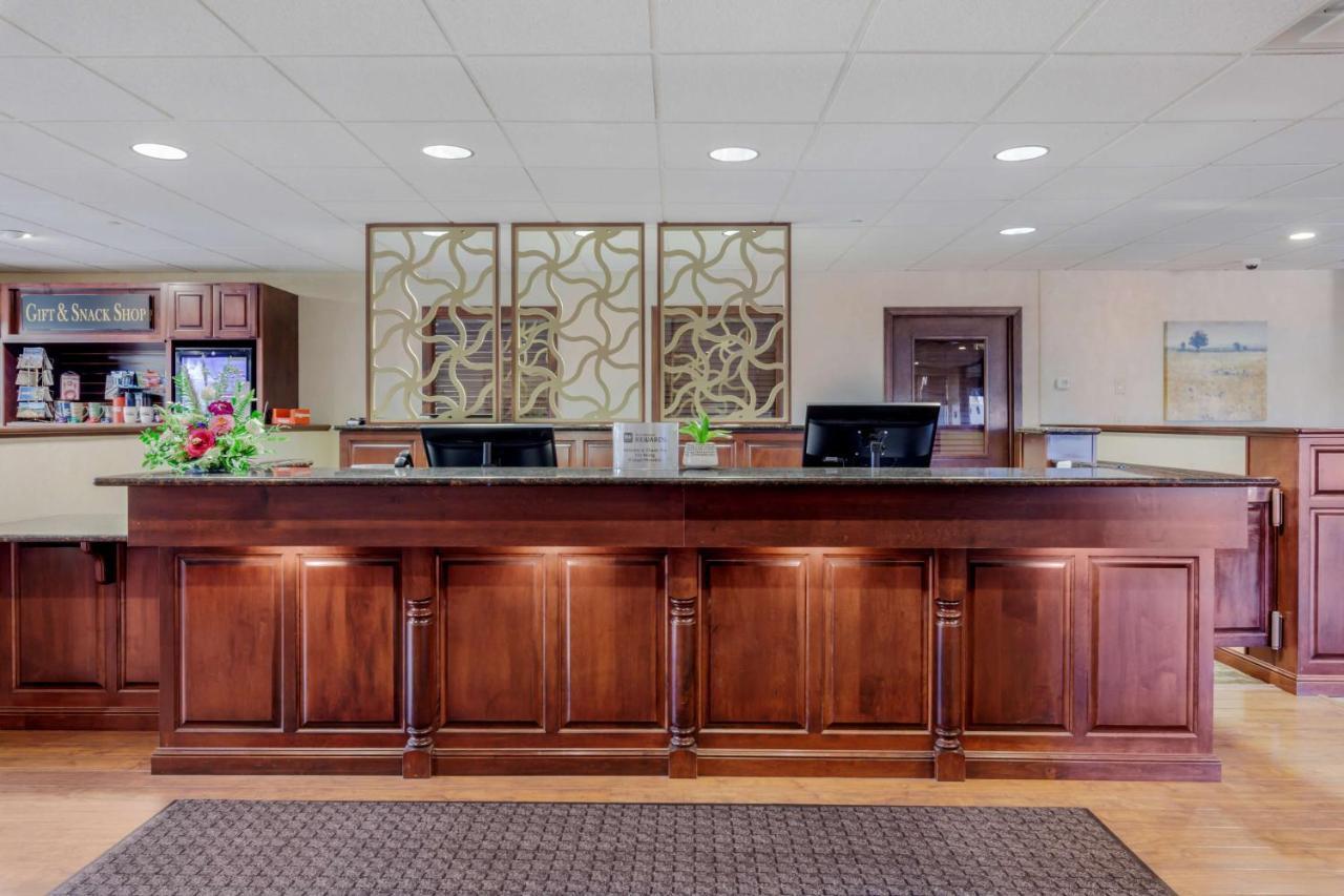 Best Western Plus Dubuque Hotel And Conference Center Экстерьер фото