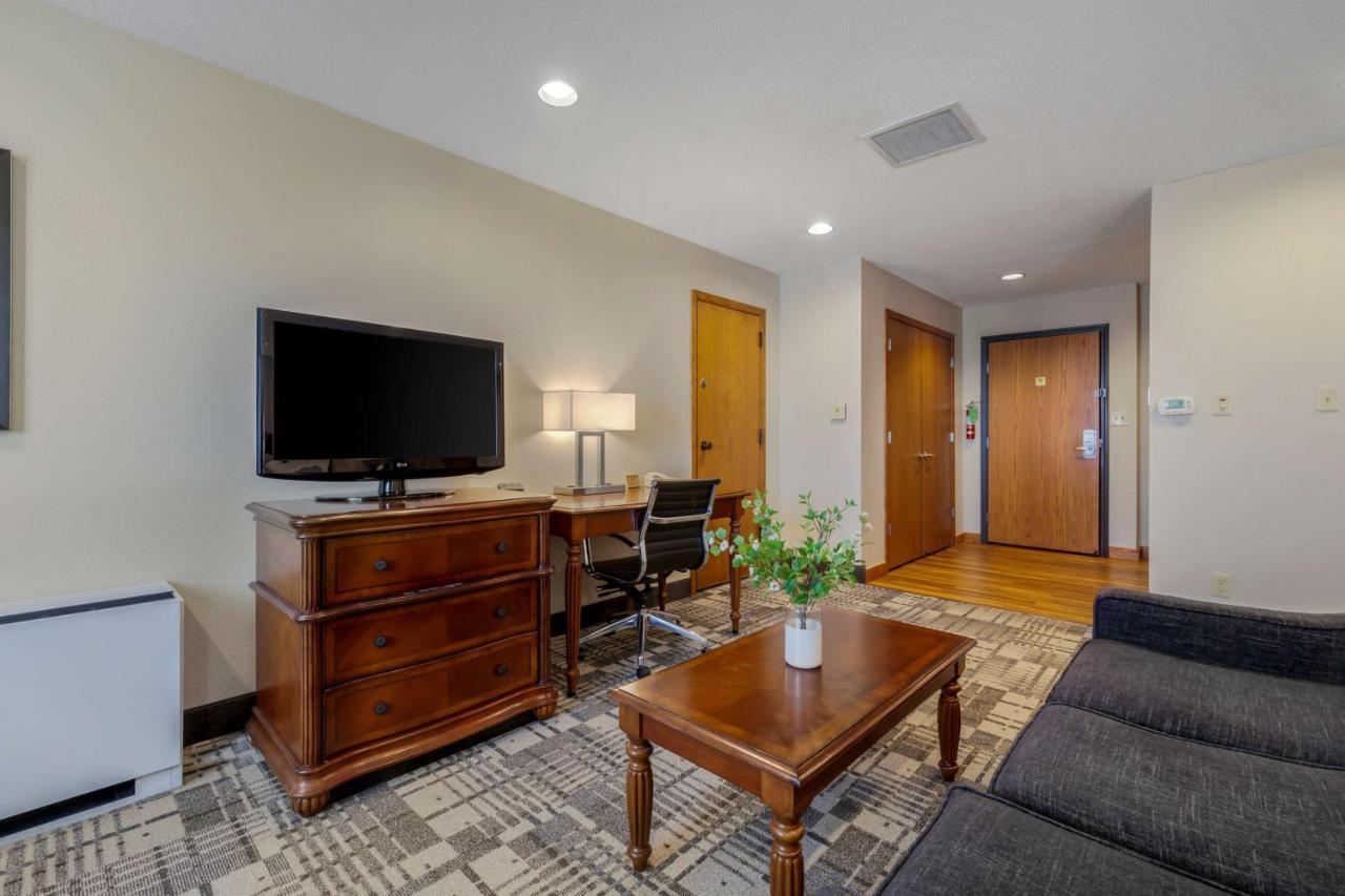 Best Western Plus Dubuque Hotel And Conference Center Экстерьер фото