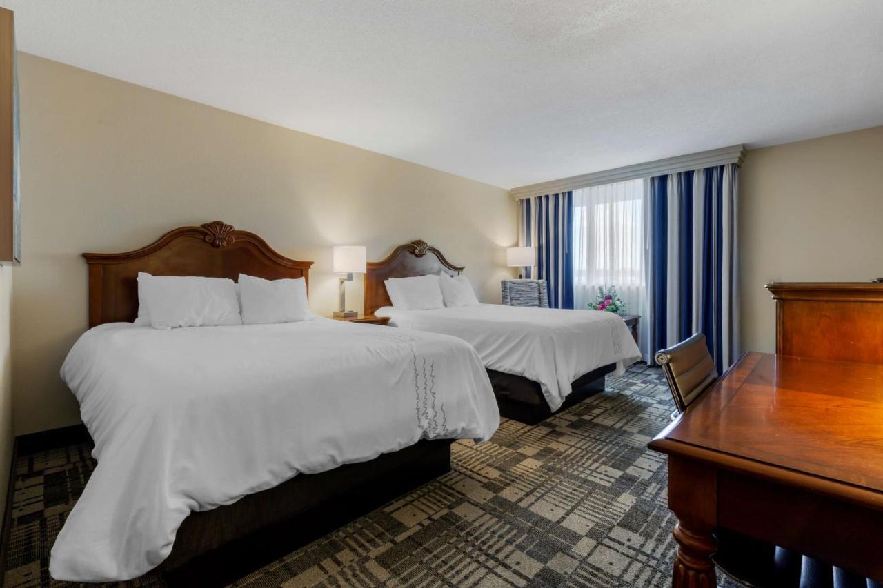 Best Western Plus Dubuque Hotel And Conference Center Экстерьер фото