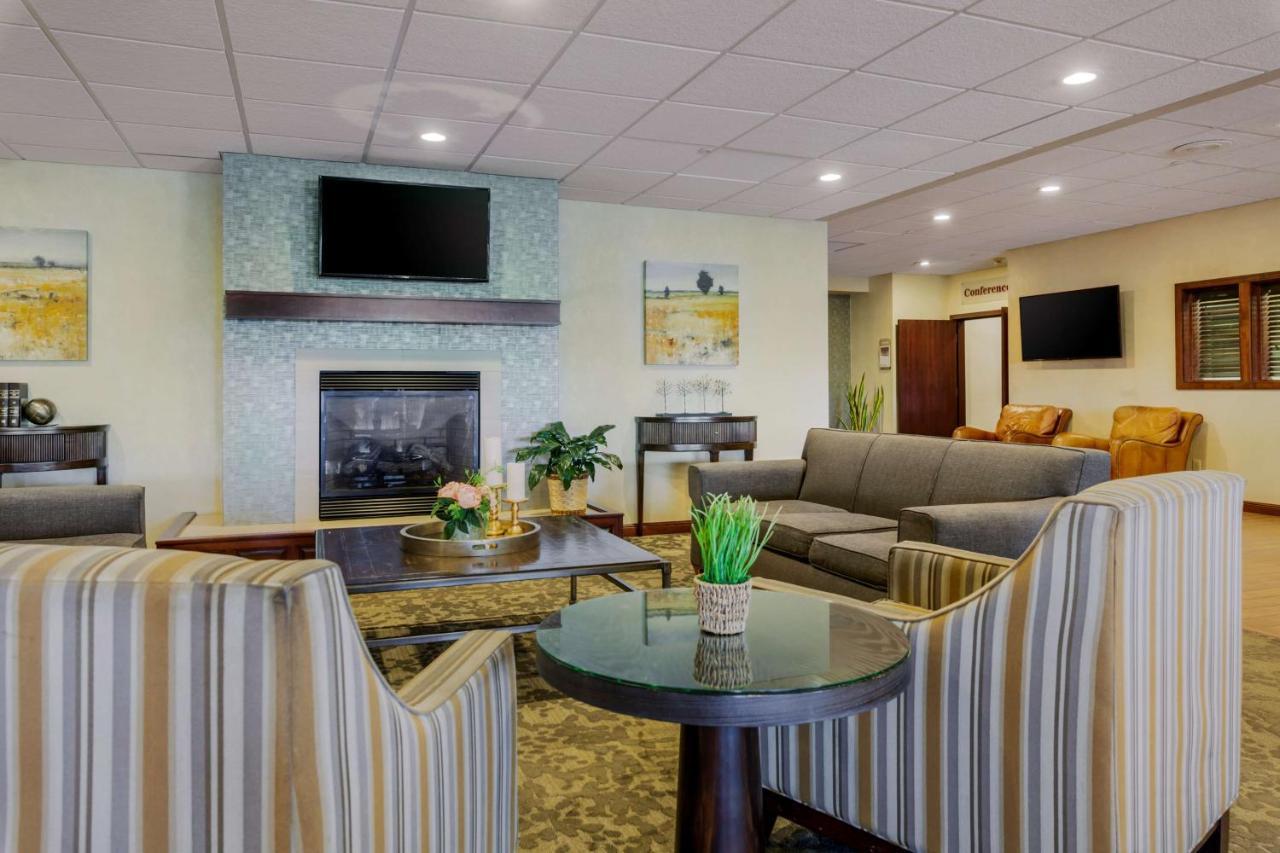 Best Western Plus Dubuque Hotel And Conference Center Экстерьер фото