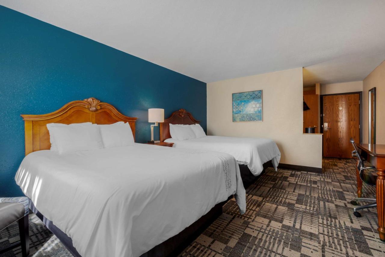 Best Western Plus Dubuque Hotel And Conference Center Экстерьер фото