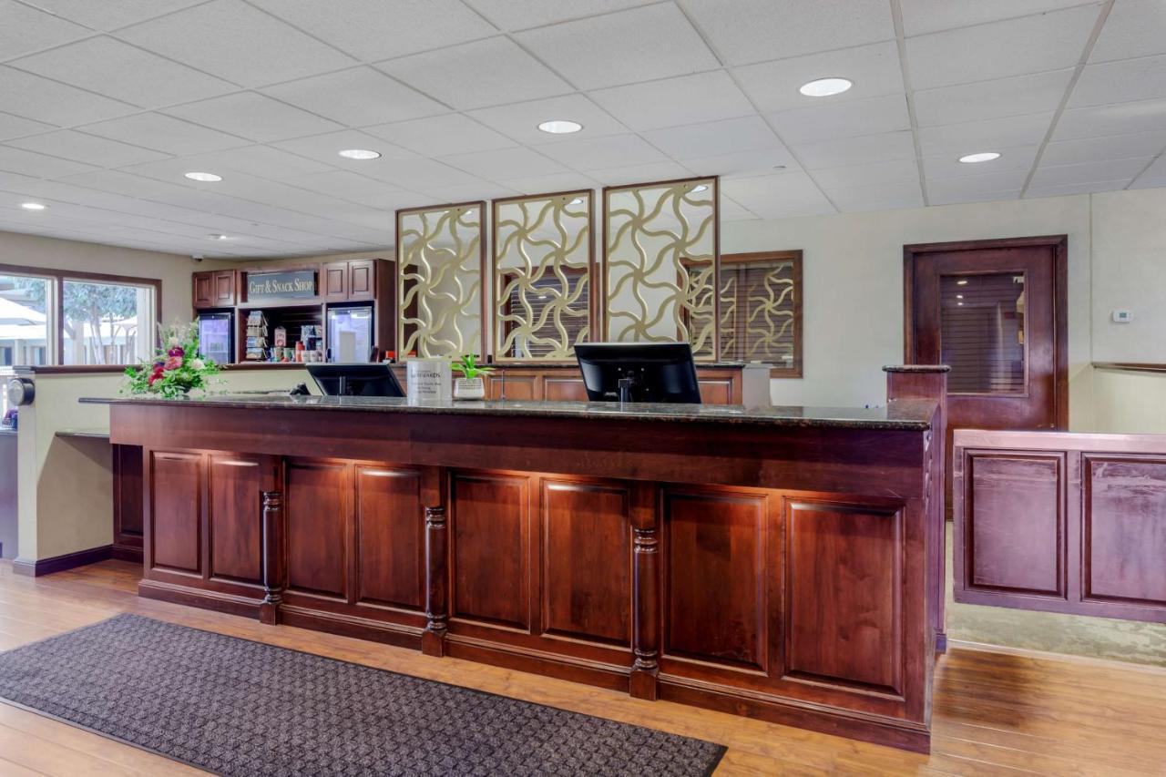 Best Western Plus Dubuque Hotel And Conference Center Экстерьер фото