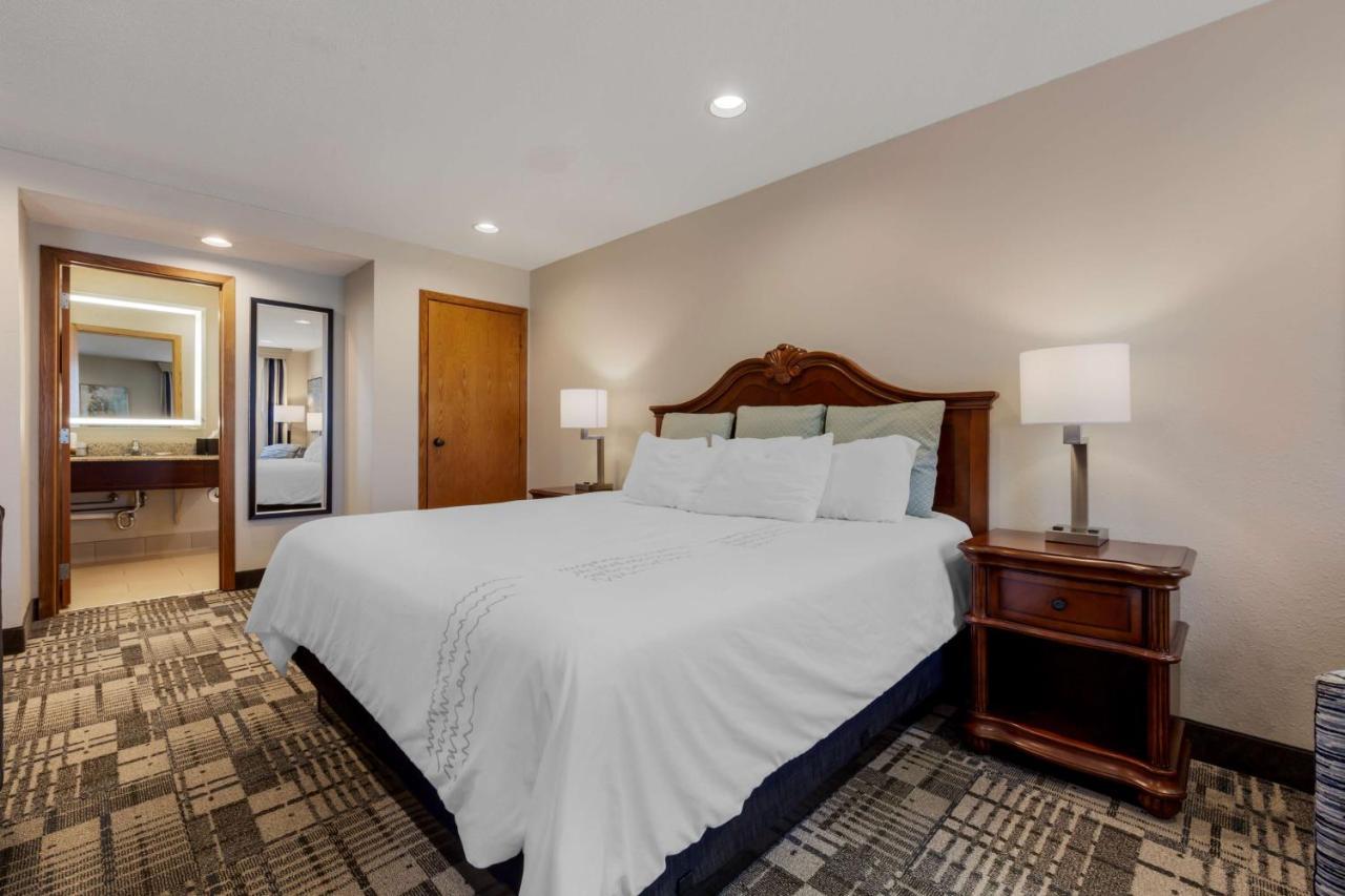 Best Western Plus Dubuque Hotel And Conference Center Экстерьер фото