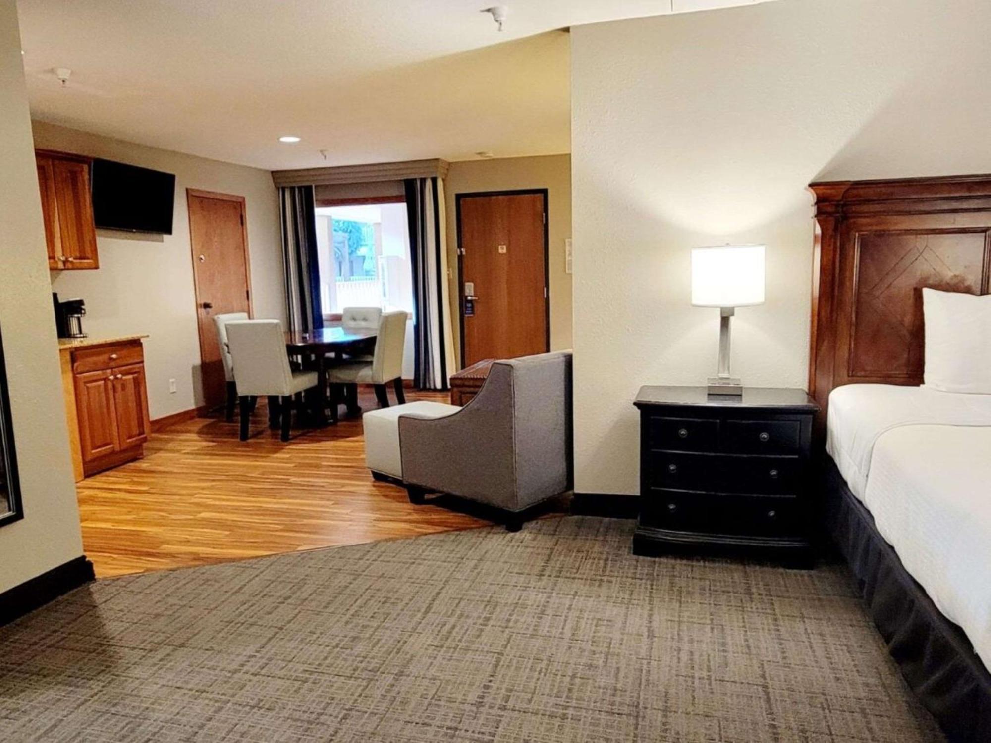 Best Western Plus Dubuque Hotel And Conference Center Экстерьер фото